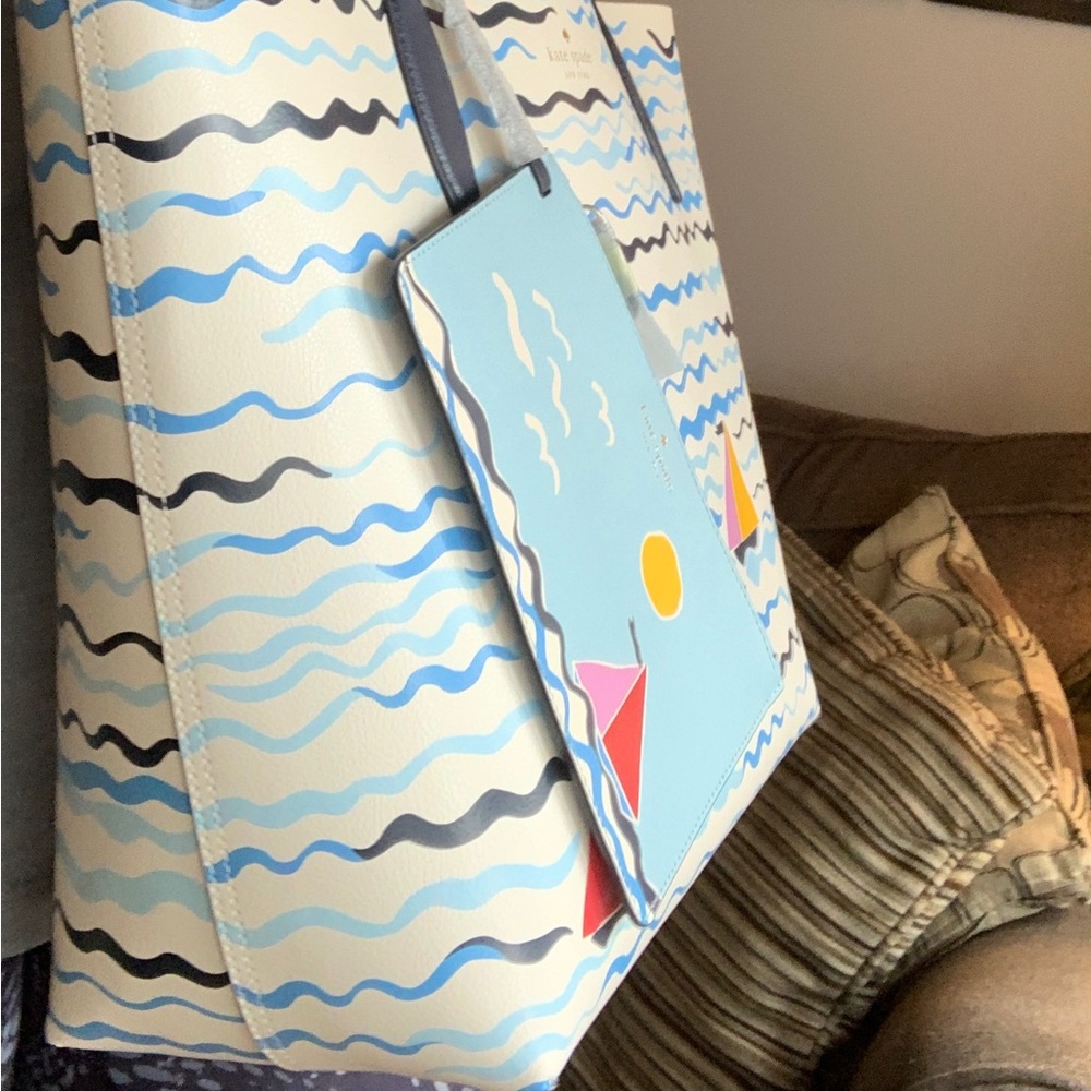 Authentic KATE SPADE Reversible Leather Sail boat print Tote/removable wristlet - Picture 10 of 14